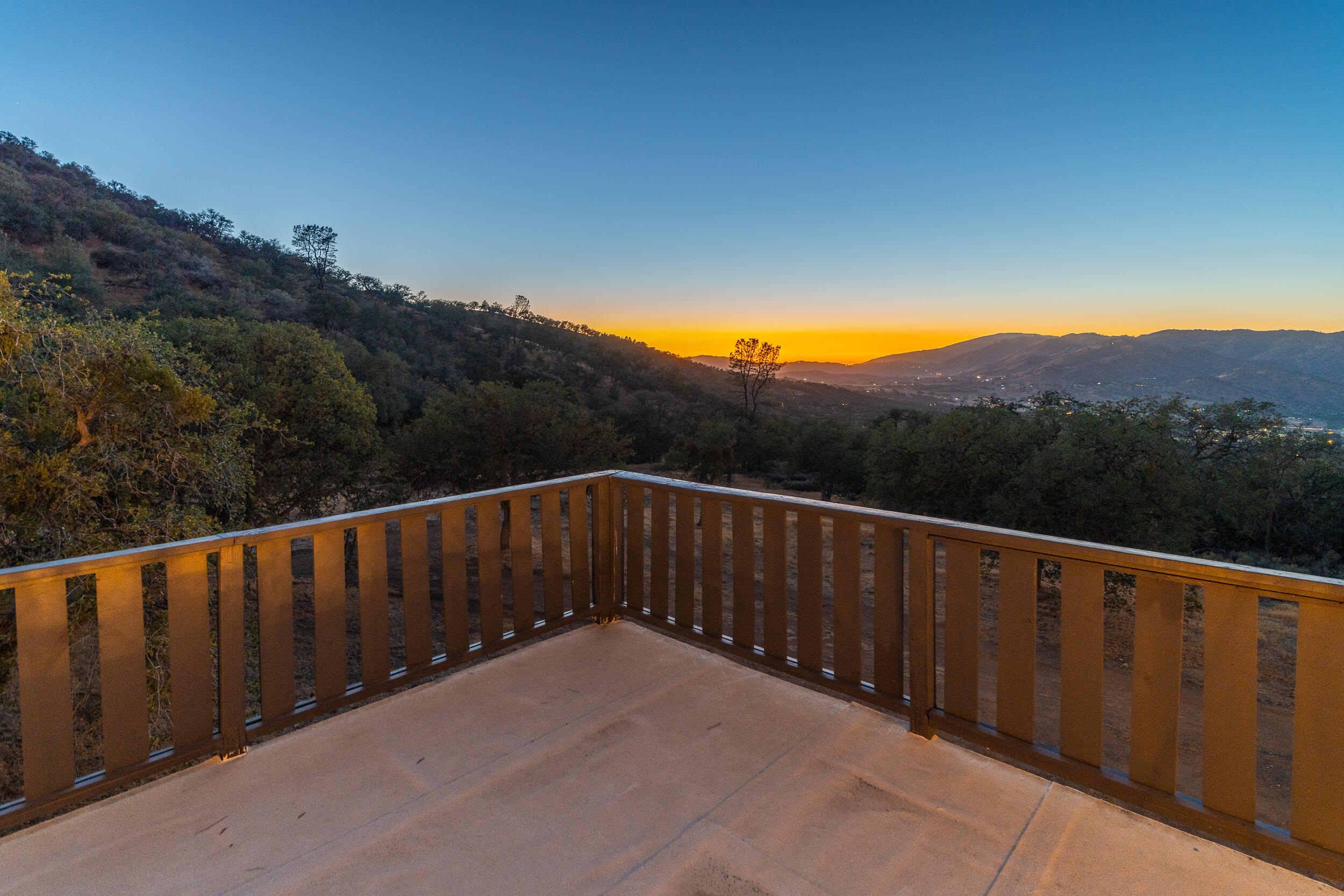 20718 Darsy Road Tehachapi, CA 93561 - Photo 44 of 64 a balcony with an outdoor space
