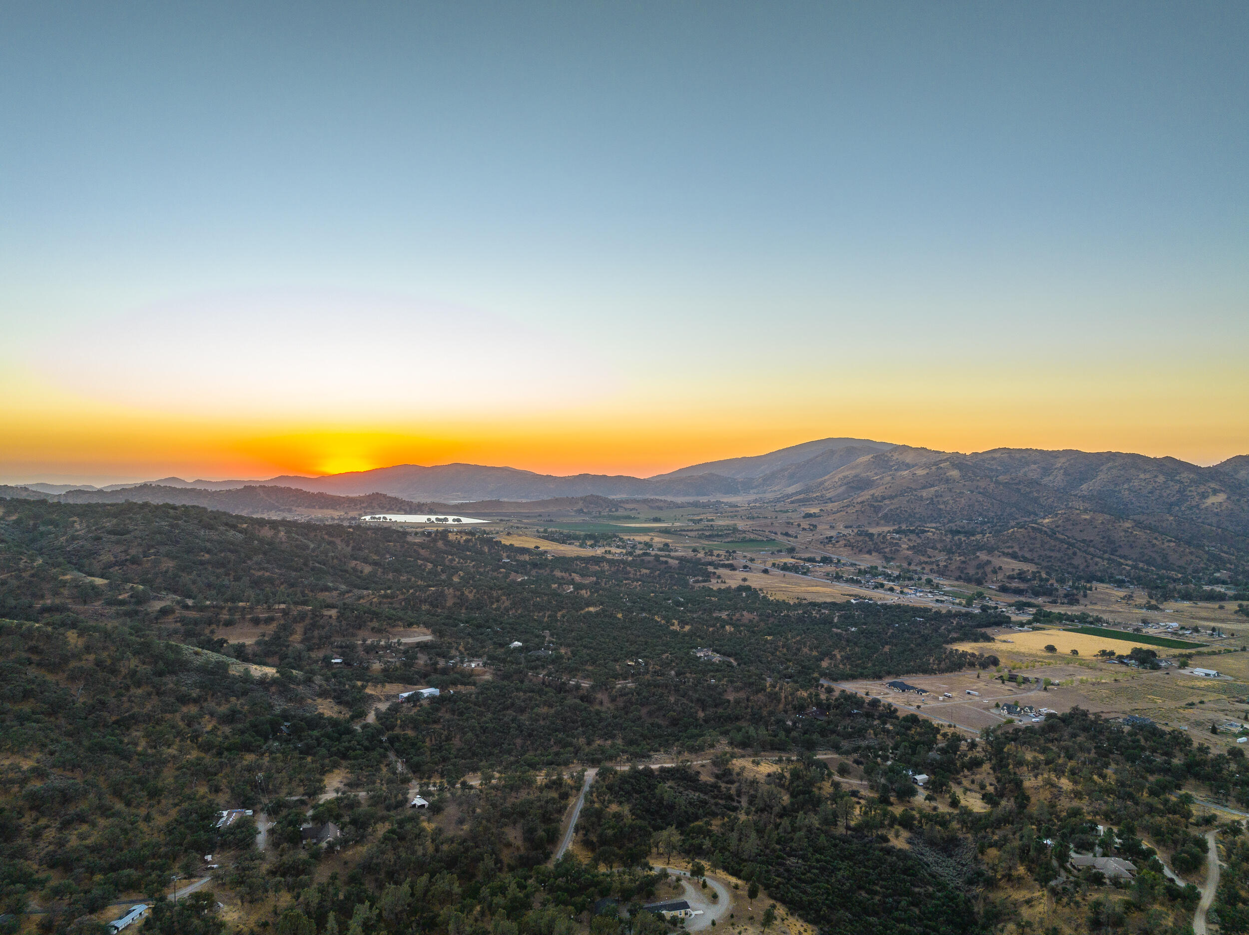 20718 Darsy Road Tehachapi, CA 93561 - Photo 64 of 64 a view of a mountain range in a cloudy sky