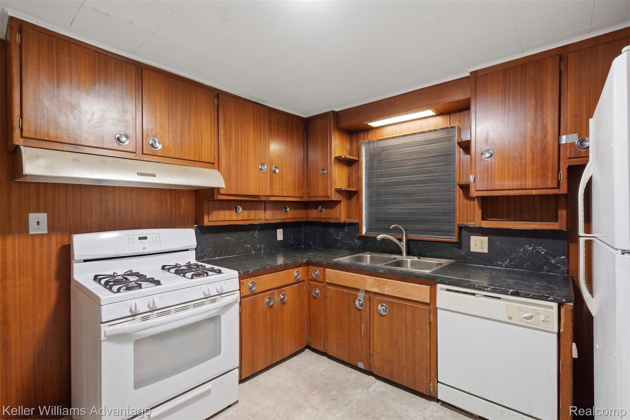 23589 Van Born Road Taylor, MI 48180 - Photo 68 of 77 23589 van born rd-86.jpg