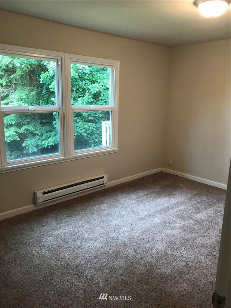 4308 Heather Road Bremerton, WA 98312 - Photo 4 of 24 Gallery Image 4