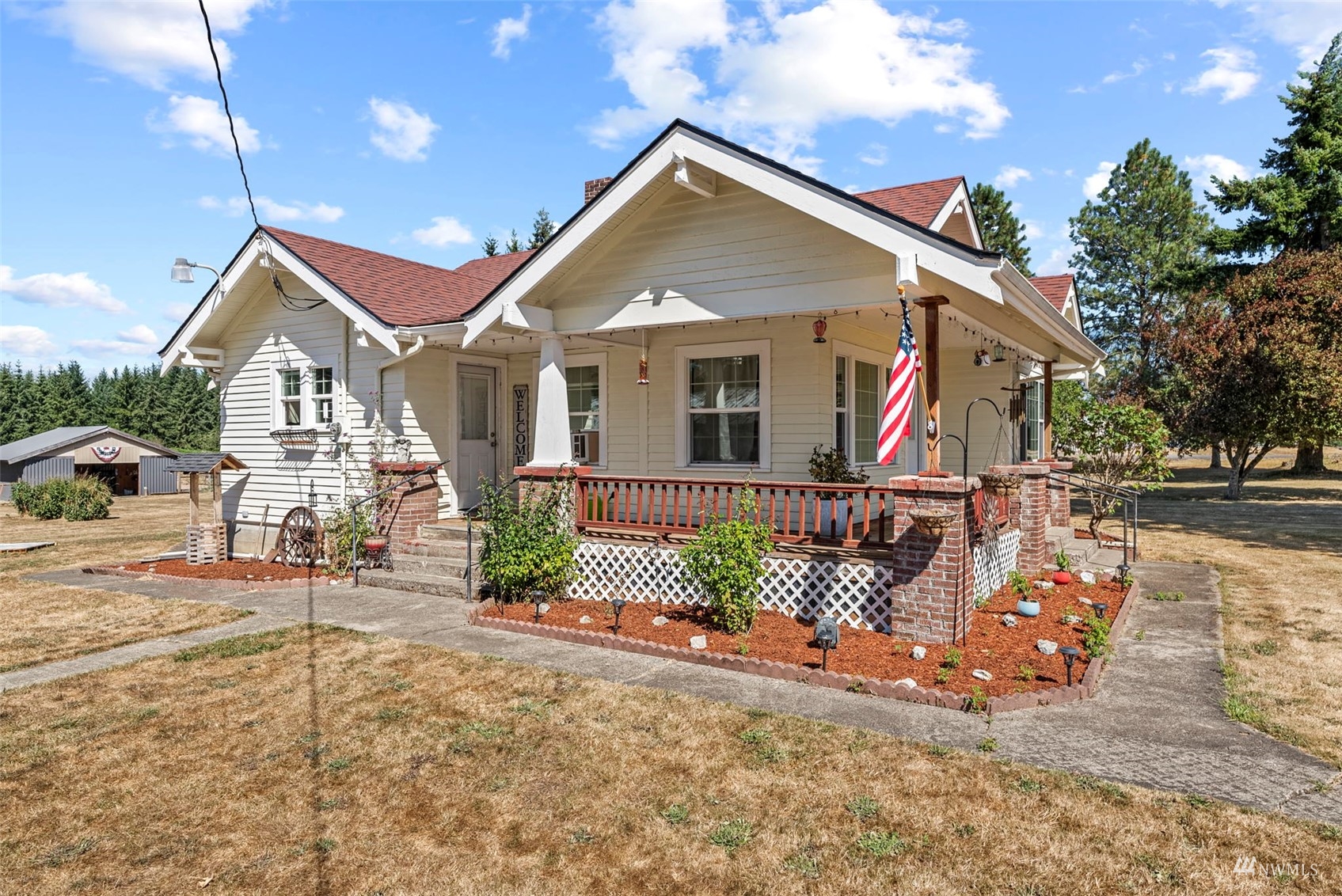 713 Nevil Road Winlock, WA 98596 - Photo 2 of 31 a front view of a house with a yard