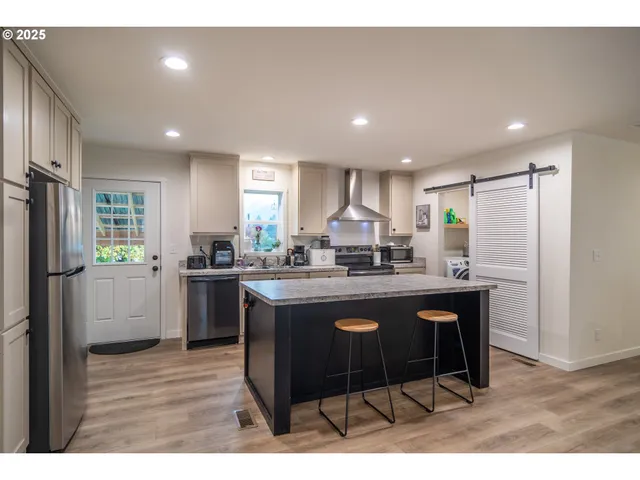 $330,000 | 408 Whipple Avenue, Drain, OR 97435