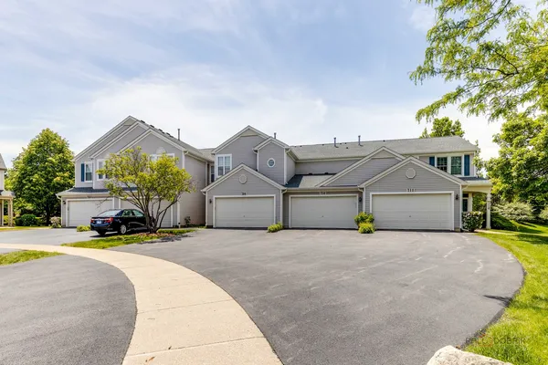 $2,495 | 708 Valley View Court, Aurora, IL 60502