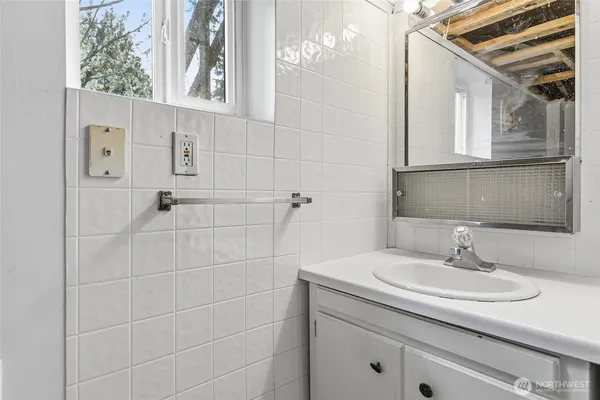 $600,000 | 11653 Glendale Way South, Seattle, WA 98168