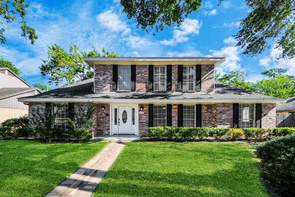 front view of house with a yard