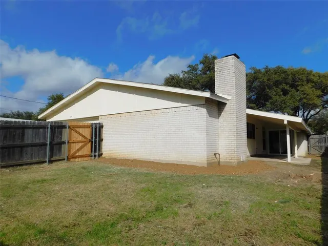 $2,250 | 1524 Carnation Drive, Lewisville, TX 75067