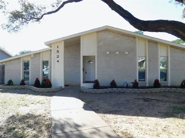 $2,250 | 1524 Carnation Drive, Lewisville, TX 75067