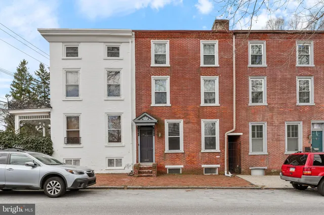 a car parked in front of a building