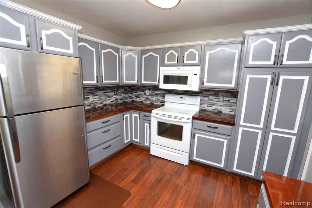12215 County Line Road Ortonville, MI 48462 - Photo 4 of 20