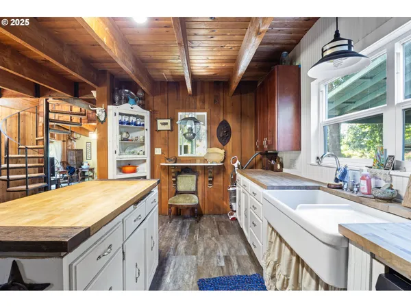 $549,000 | 38350 McKenzie Highway, Springfield, OR 97478