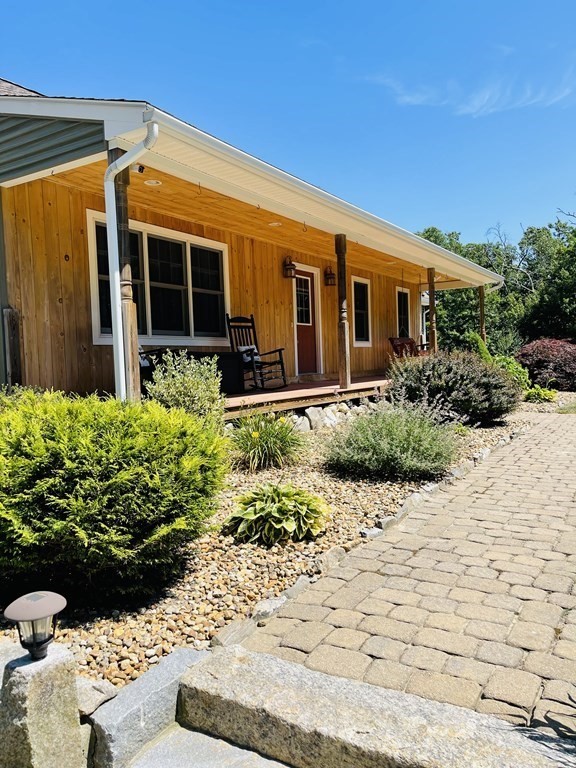 74 Ledgestone Road Douglas, MA 01516 - Photo 5 of 32
