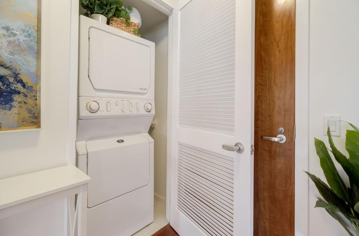 400 Beale Street, Unit 612 San Francisco, CA 94105 - Photo 16 of 38 a utility room with dryer and washer