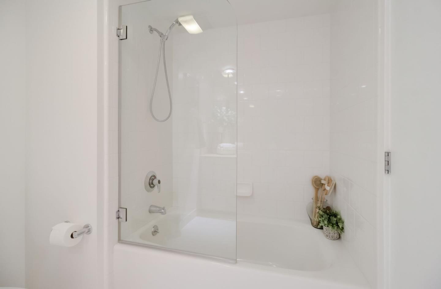 400 Beale Street, Unit 612 San Francisco, CA 94105 - Photo 20 of 38 a bathroom with a shower