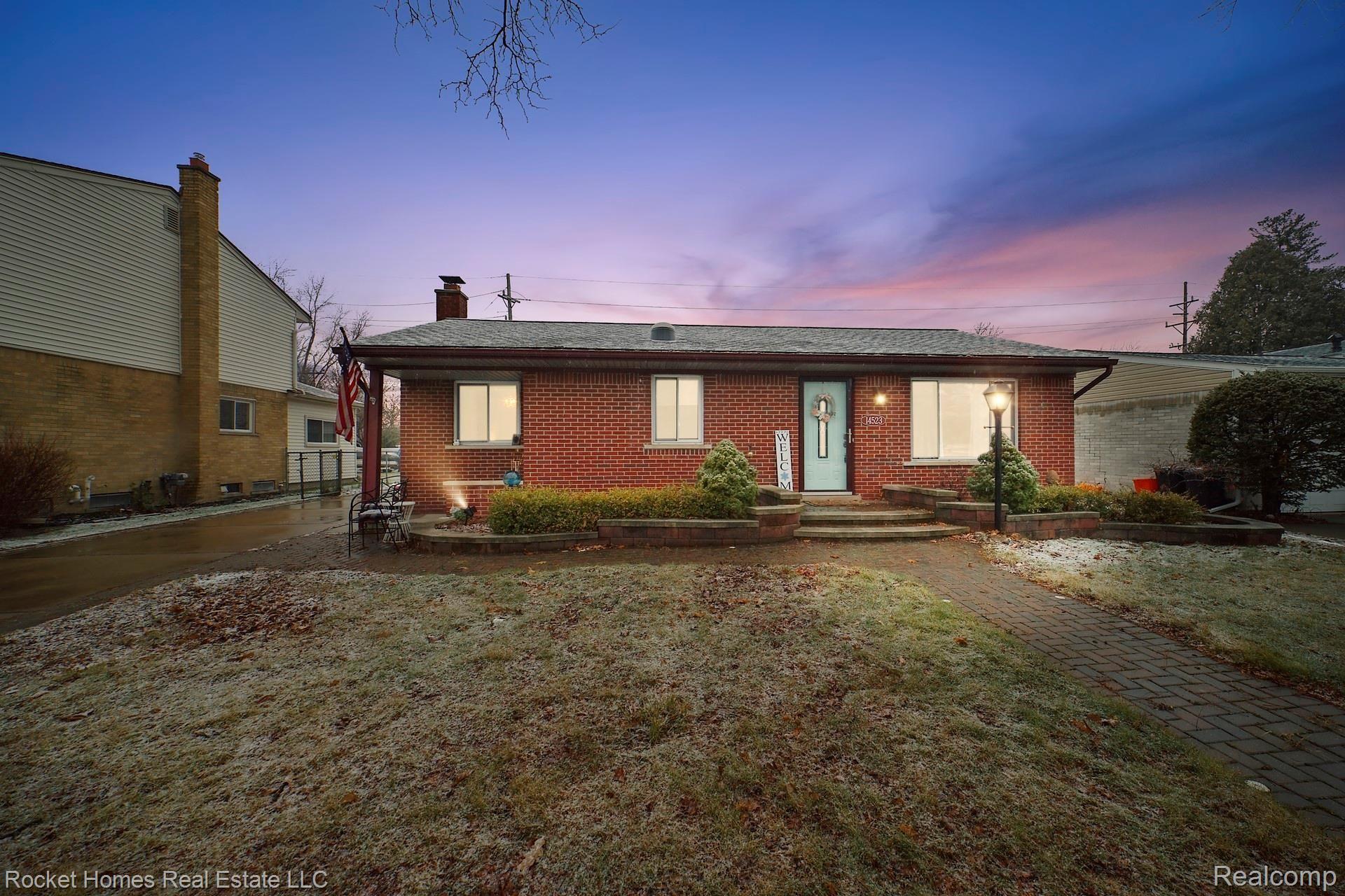 14523 Newburgh Road Livonia, MI 48154 - Photo 4 of 31 003-photo-twilight-front-view-8870879.jpg