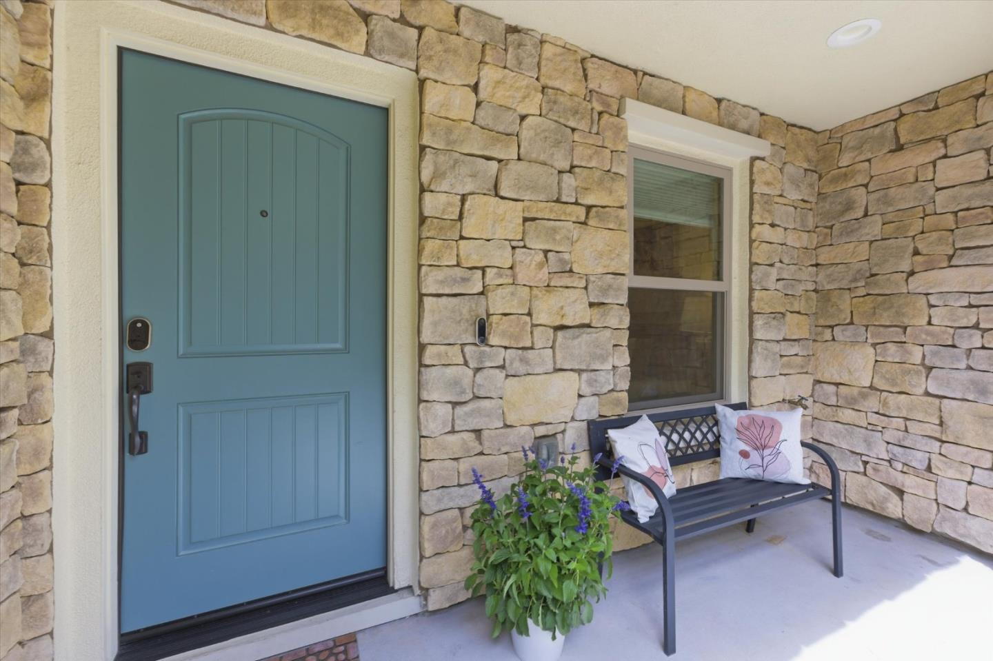 302 Cherokee Loop Mountain View, CA 94043 - Photo 8 of 38