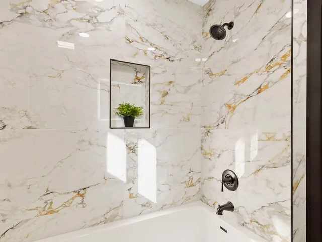 $550,000 | 5625 West Leland Avenue, Chicago, IL 60630