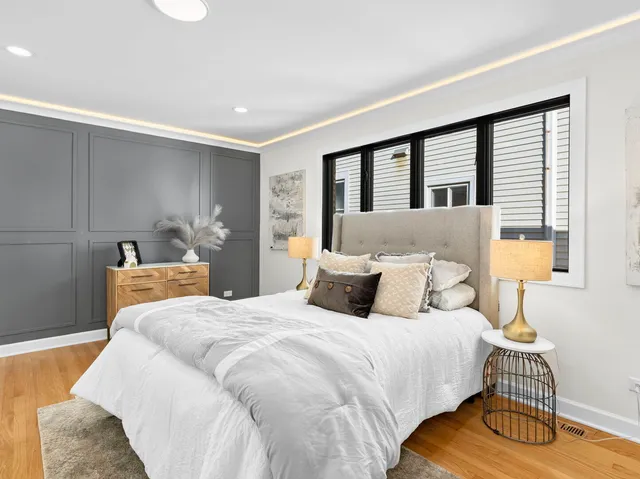 $550,000 | 5625 West Leland Avenue, Chicago, IL 60630