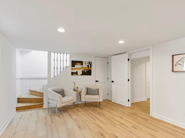 $550,000 | 5625 West Leland Avenue, Chicago, IL 60630