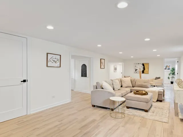 $550,000 | 5625 West Leland Avenue, Chicago, IL 60630