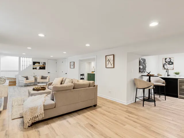 $550,000 | 5625 West Leland Avenue, Chicago, IL 60630