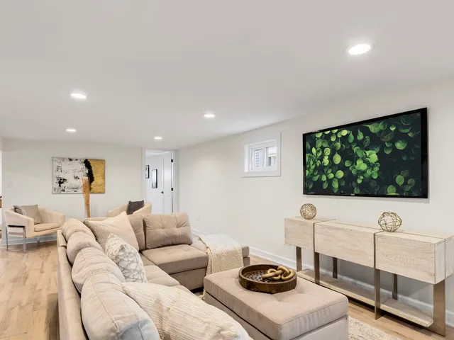 $550,000 | 5625 West Leland Avenue, Chicago, IL 60630