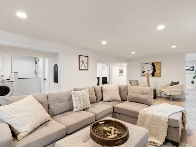 $550,000 | 5625 West Leland Avenue, Chicago, IL 60630