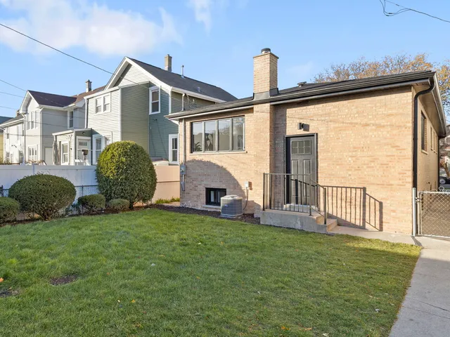 $550,000 | 5625 West Leland Avenue, Chicago, IL 60630