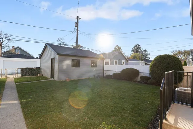 $550,000 | 5625 West Leland Avenue, Chicago, IL 60630