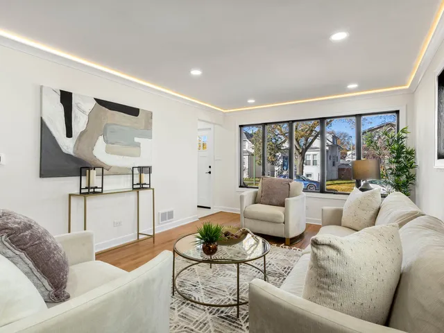 $550,000 | 5625 West Leland Avenue, Chicago, IL 60630