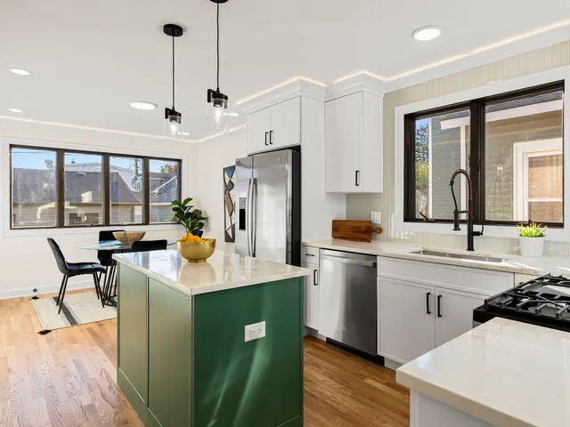 $550,000 | 5625 West Leland Avenue, Chicago, IL 60630