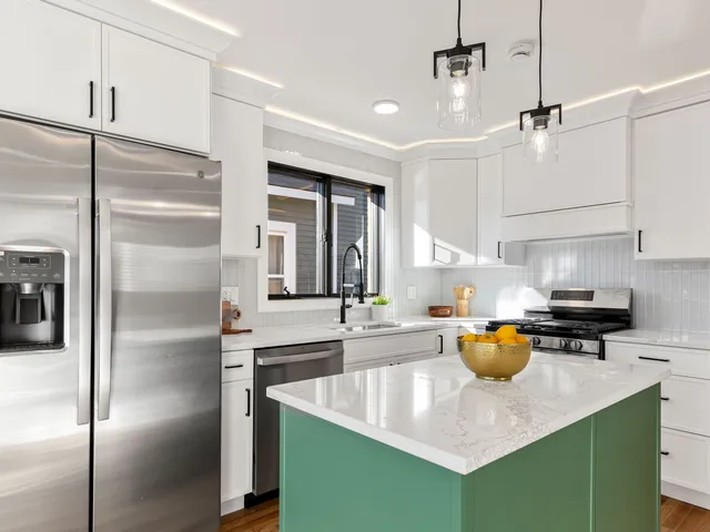 $550,000 | 5625 West Leland Avenue, Chicago, IL 60630