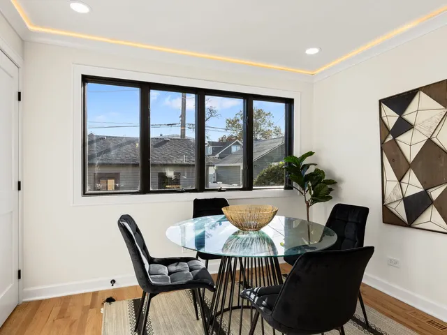 $550,000 | 5625 West Leland Avenue, Chicago, IL 60630