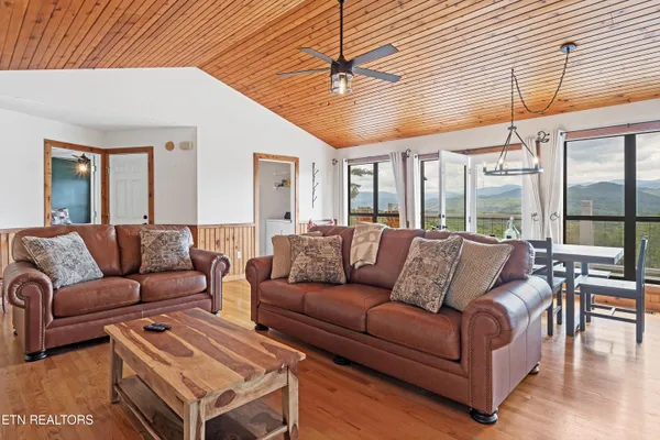 $789,000 | 544 Nathans Nook Road, Townsend, TN 37882