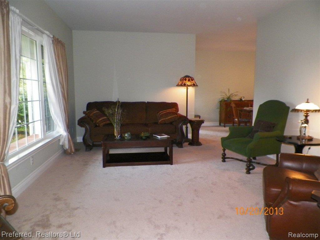 11180 Rivendell Court Pinckney, MI 48169 - Photo 32 of 35 Lovely Living Room!