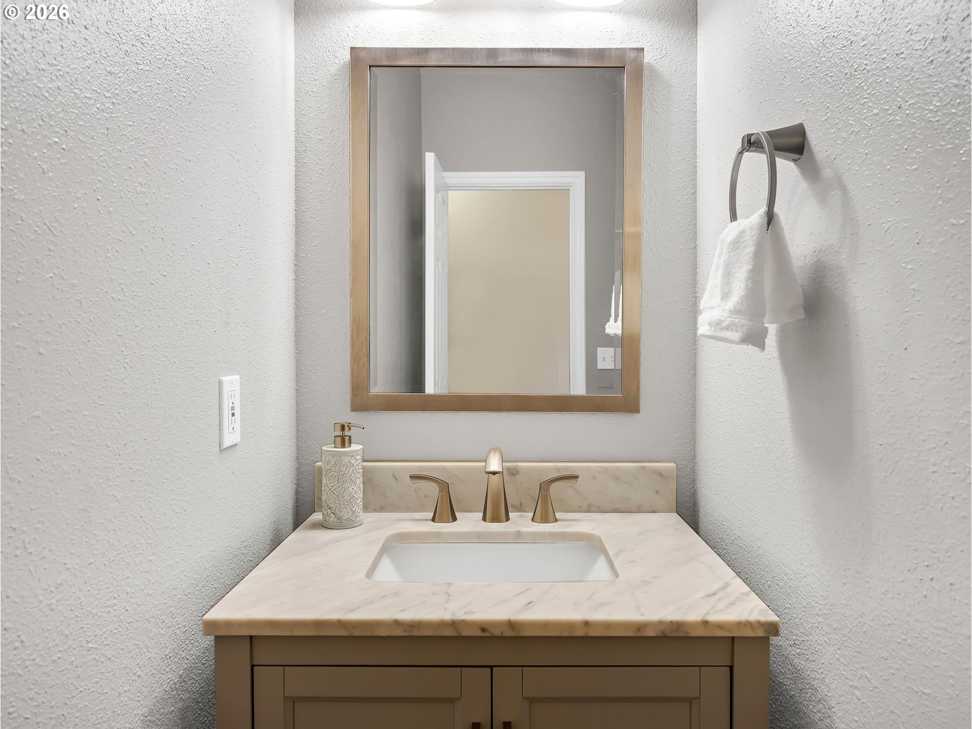 1312 Jackson Street Oregon City, OR 97045 - Photo 20 of 48 a bathroom with a sink and a mirror