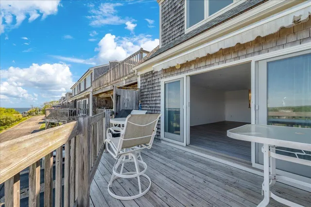 a view of an house with backyard and a garden