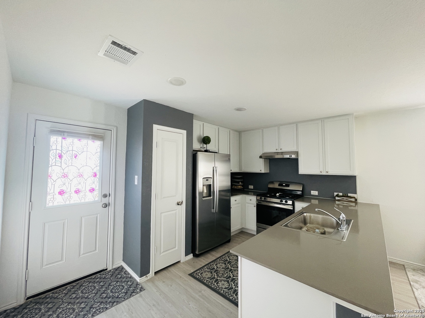 6948 Calcite Trail Elmendorf, TX 78112 - Photo 4 of 12