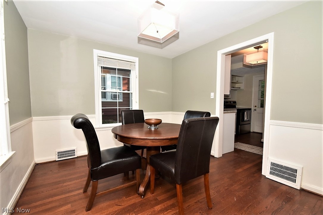 2539 Canterbury Road Cleveland, OH 44118 - Photo 5 of 15