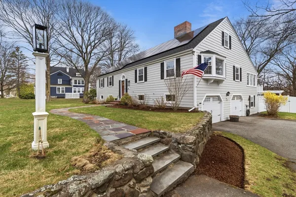$1,385,000 | 168 Summer Avenue, Reading, MA 01867