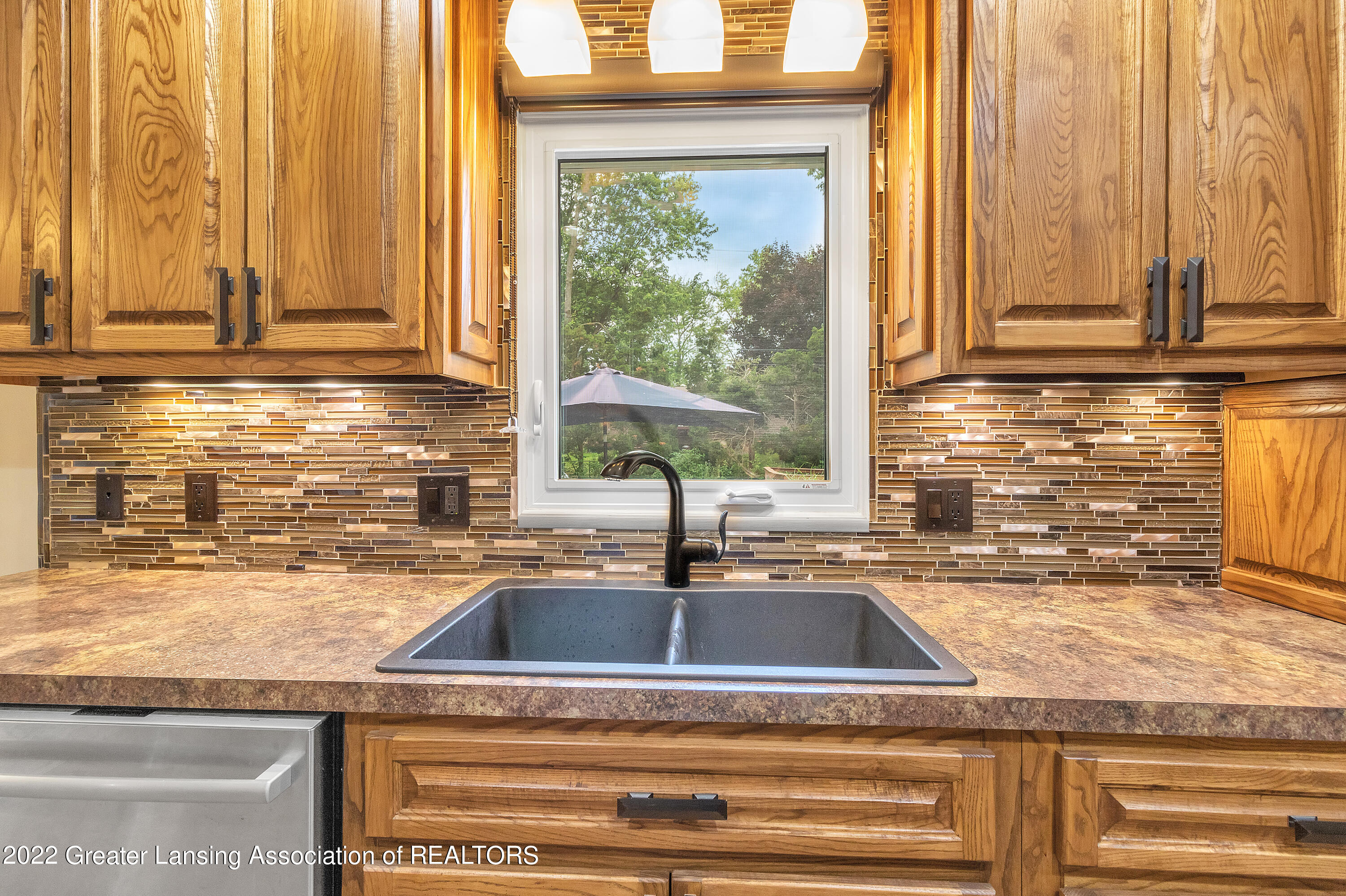 7511 Yorktown Road Lansing, MI 48917 - Photo 12 of 38 12