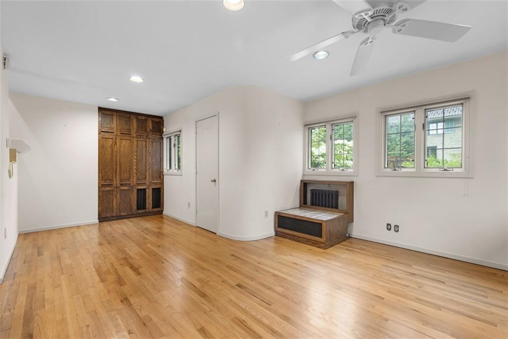 1 Robin Road Pittsburgh, PA 15217 - Photo 21 of 48 a view of empty room with wooden floor and fan