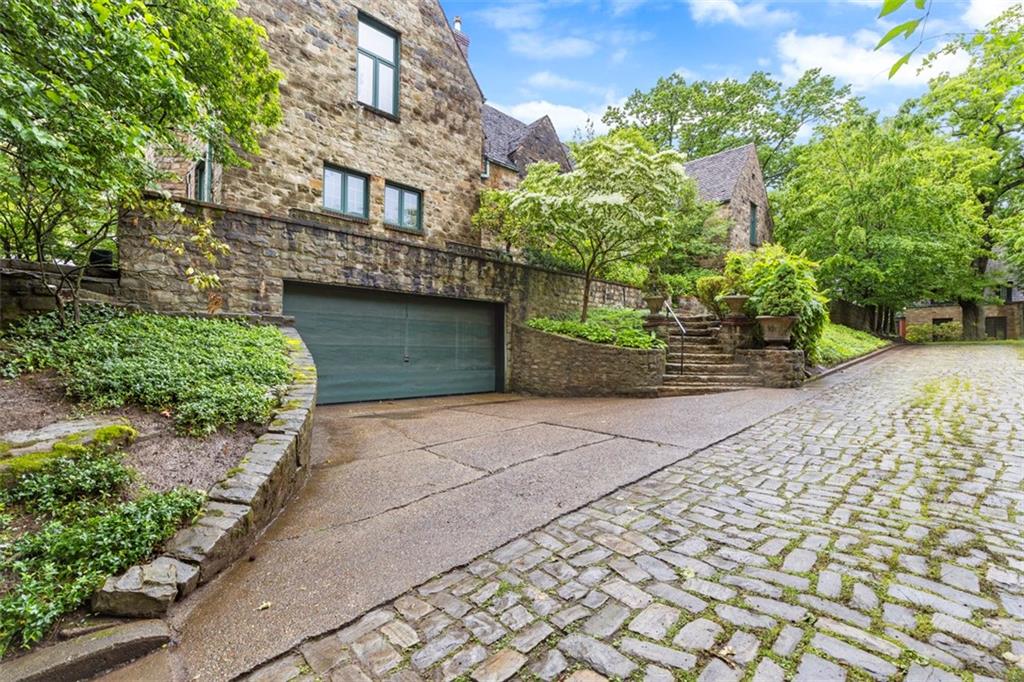 1 Robin Road Pittsburgh, PA 15217 - Photo 44 of 48 a view of a pathway both side of house