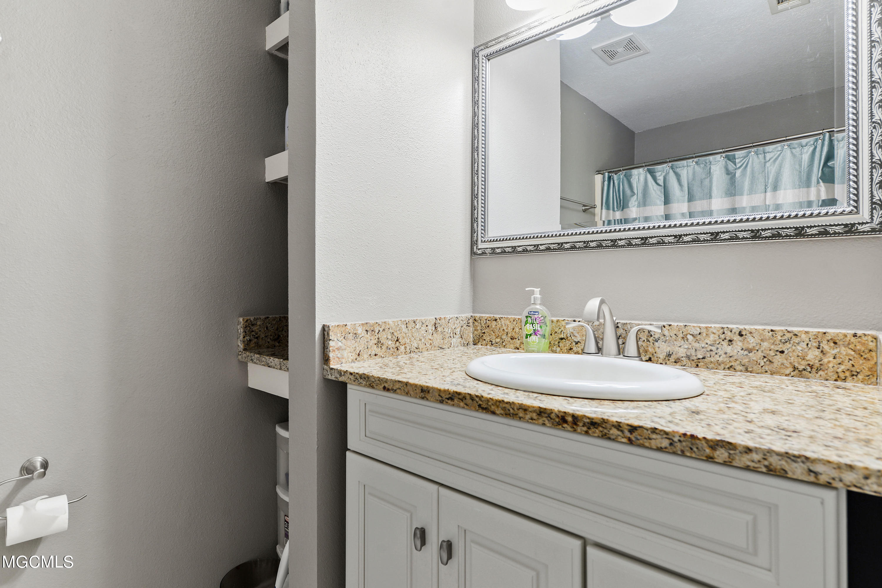 12094 Oaklawn Road Biloxi, MS 39532 - Photo 17 of 21 016