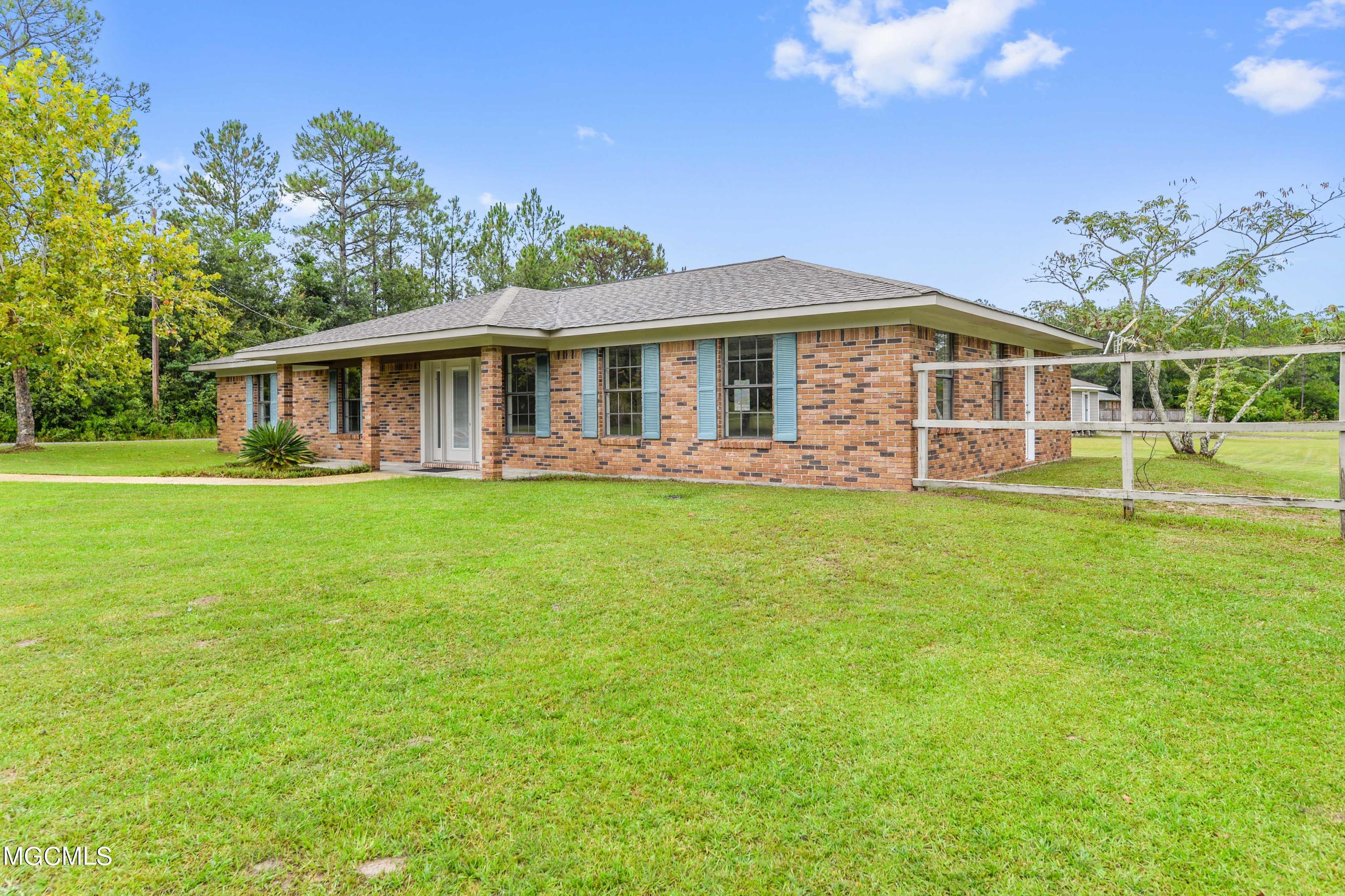 12094 Oaklawn Road Biloxi, MS 39532 - Photo 2 of 21 002