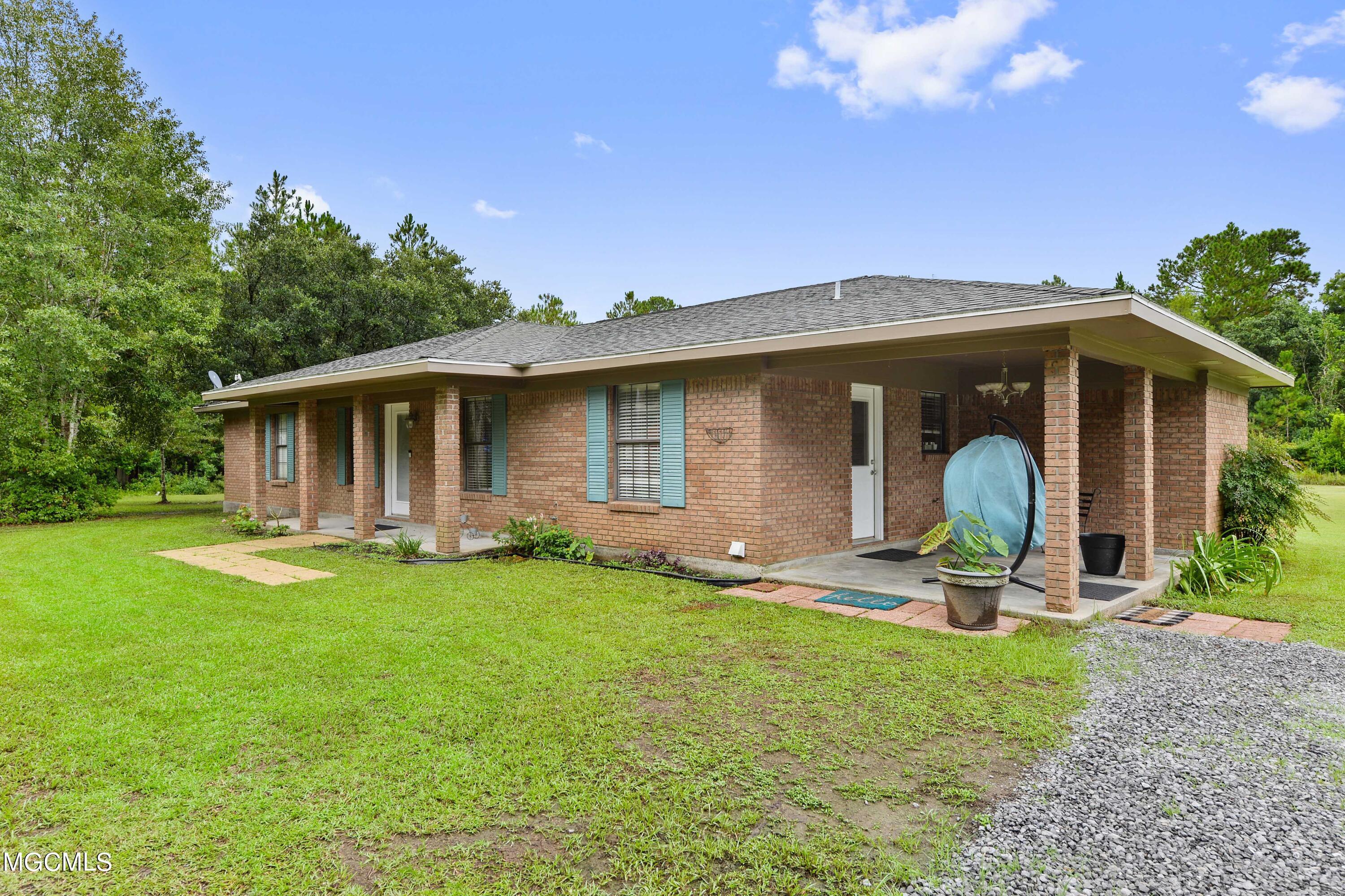 12094 Oaklawn Road Biloxi, MS 39532 - Photo 3 of 21 002