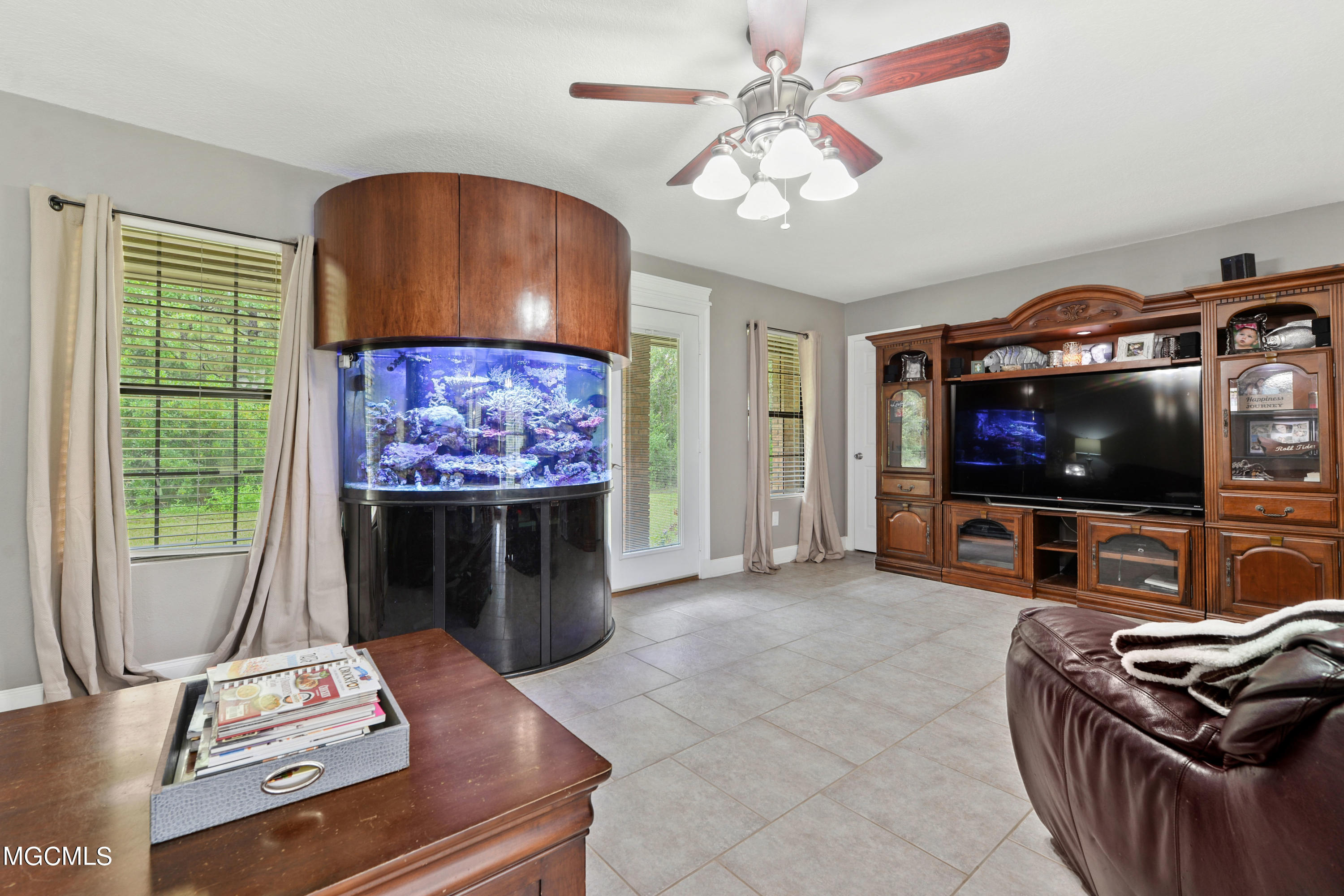 12094 Oaklawn Road Biloxi, MS 39532 - Photo 6 of 21 005