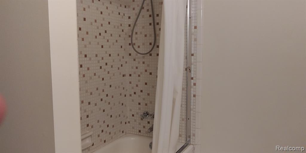 29157 Hayes Road, Unit B6 Warren, MI 48088 - Photo 10 of 26