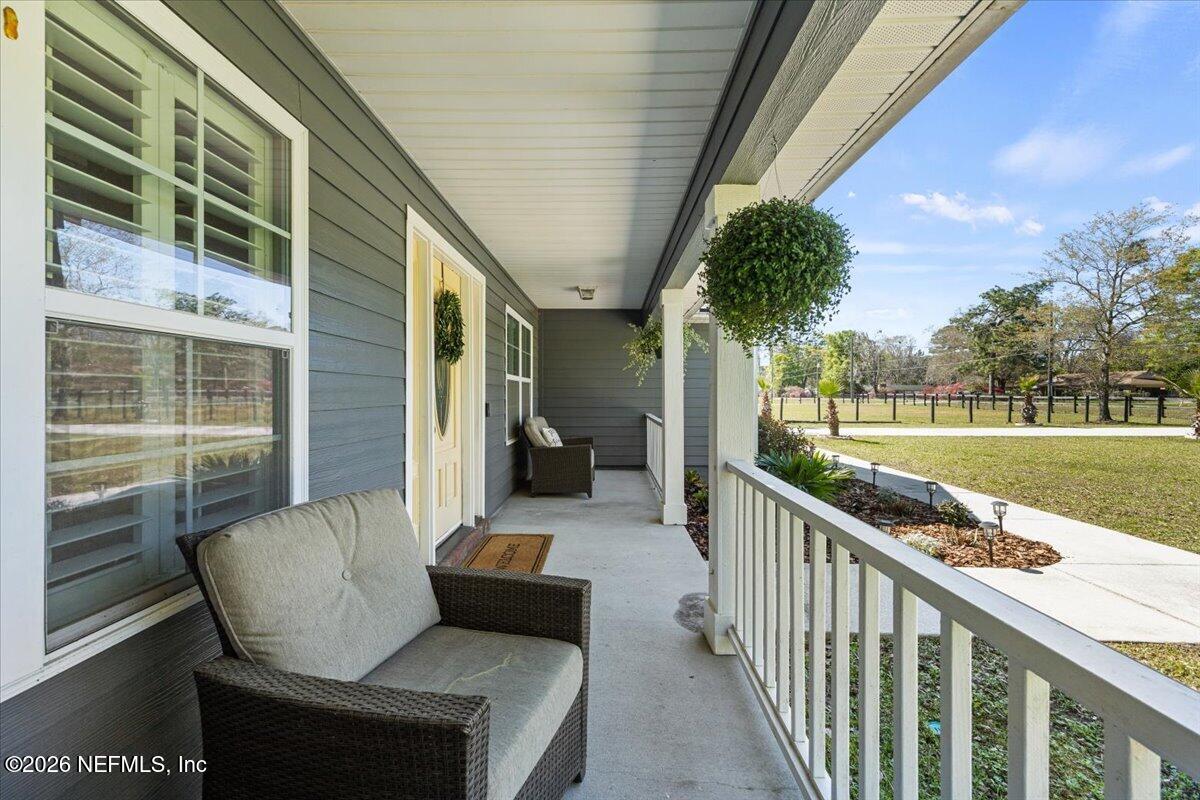 54130 Church Road Callahan, FL 32011 - Photo 5 of 42 a view of a chair and tables in the balcony