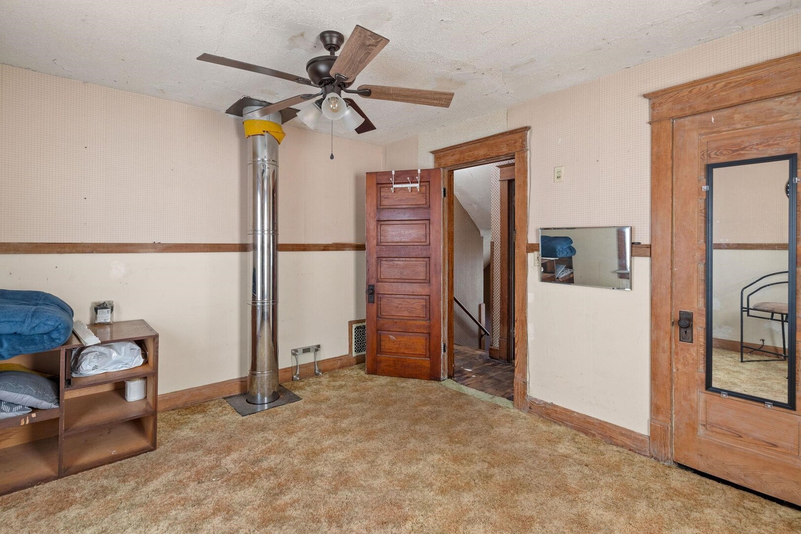 1721 28th Street Rock Island, IL 61201 - Photo 14 of 27 a view of livingroom with furniture and a ceiling fan
