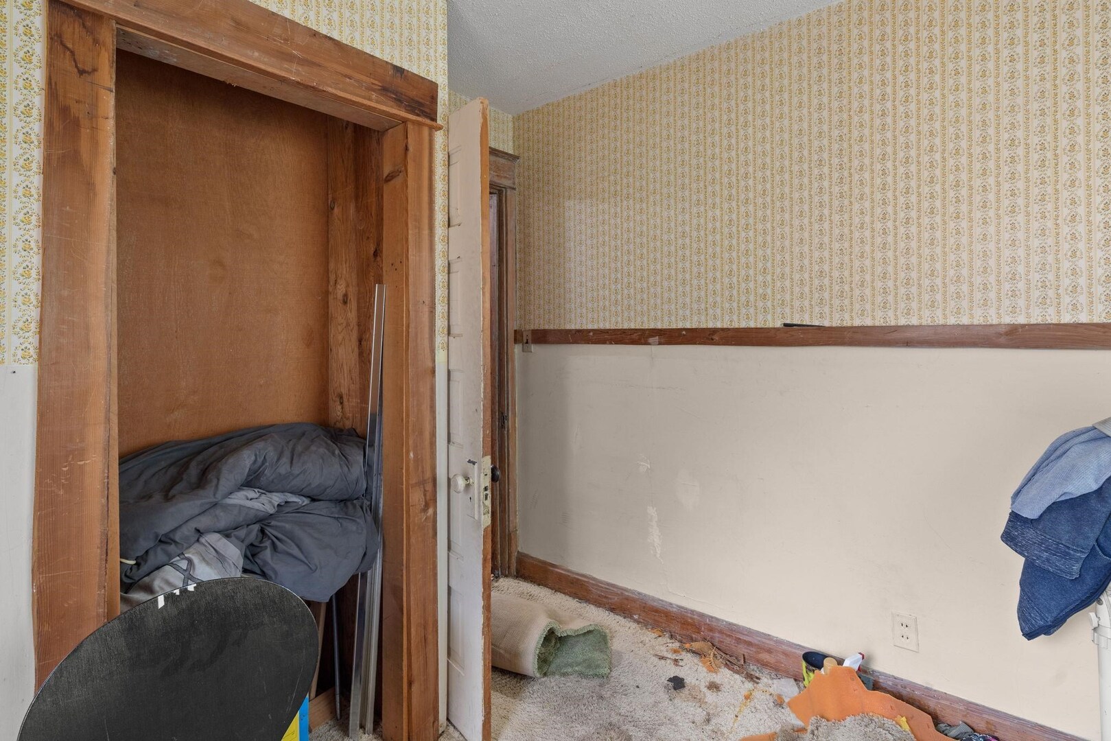 1721 28th Street Rock Island, IL 61201 - Photo 19 of 27 a room with a bed and a window